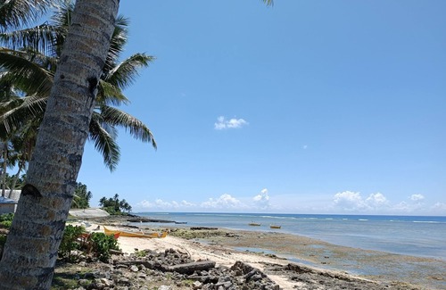 Catangnan Apartment | Seaside view a friendly neighborhood and near in many tourist spot in the island