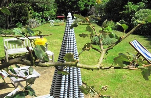Carnac House | Seaside villa, 100 m from the beach, large garden, 3-star rating