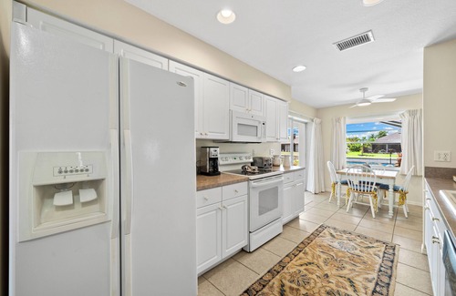Fort Myers Villa | Seaside Villa Cape Place - quiet,south facing, kayaks and grocery stores nearby.