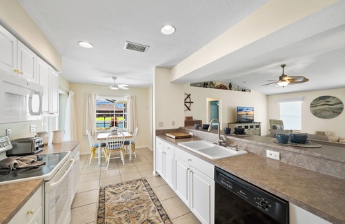 Fort Myers Villa | Seaside Villa Cape Place - quiet,south facing, kayaks and grocery stores nearby.