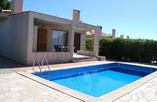 Calafat House | Seaside Villa in Costa Dorada: Private Pool, BBQ, Near Beach, Perfect for Families