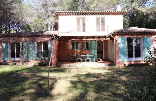 Pardigon Villa | Seaside Villa in Pine Grove with 4 A/C Bedrooms and Direct Beach Access