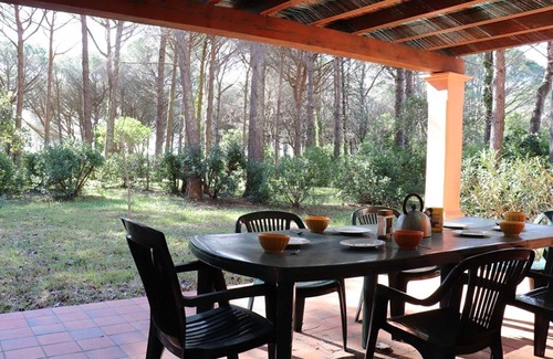 Pardigon Villa | Seaside Villa in Pine Grove with 4 A/C Bedrooms and Direct Beach Access