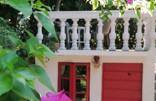 Kaluđerac House | Seaside vintage house. Airy, specific, with a large garden. Pet friendly.