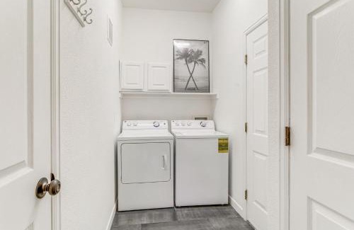 Aurora Apartment | Seasonal Pool, Balcony Quiet and Cozy Aurora Condo!
