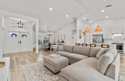 Bee Ridge House | Seasonal Retreat Near Sarasota's Best Attractions !