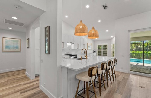 Bee Ridge House | Seasonal Retreat Near Sarasota's Best Attractions !