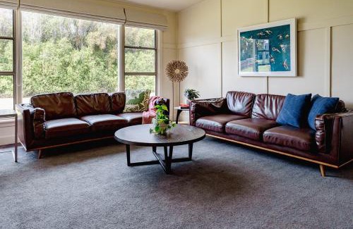 Inverloch House | Seastay Linen included -Town location