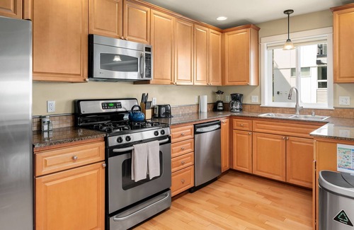Stevens House | Seattle Vacation Home: Life's A Game - 3 bedrooms each w/dedicated bath