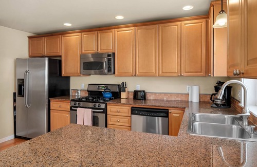 Stevens House | Seattle Vacation Home: Life's A Game - 3 bedrooms each w/dedicated bath