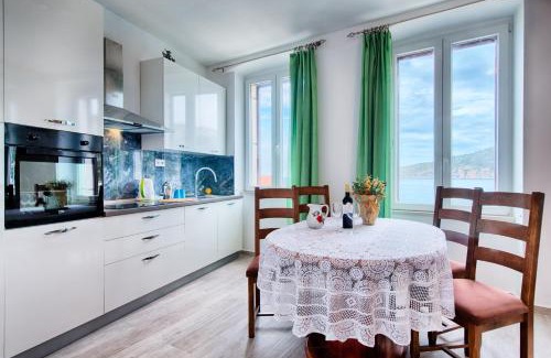 Komiza Apartment | Seaview apartment Bambo