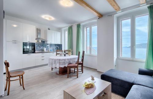 Komiza Apartment | Seaview apartment Bambo