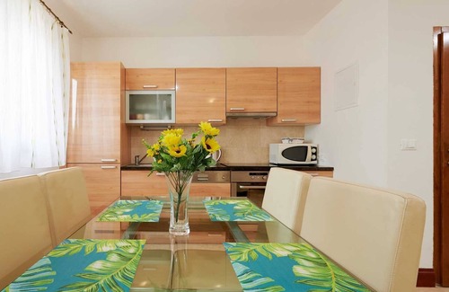 Slatine Apartment | Seaview apartment Clementin with shared pool - EOS CROATIA