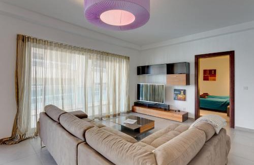 Sliema Apartment | Seaview Apartment In Fort Cambridge, Sliema