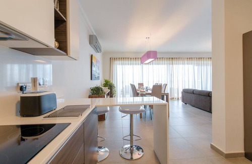 Sliema Apartment | SEAVIEW APT INCL POOL IN SLIEMA