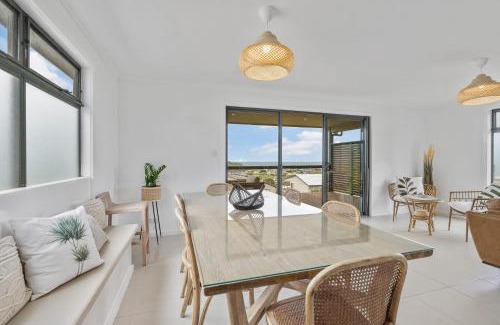 Encounter Bay House | Seaview at the Bay - Wi-Fi - Oceanview - Near Beach - No Linen Included