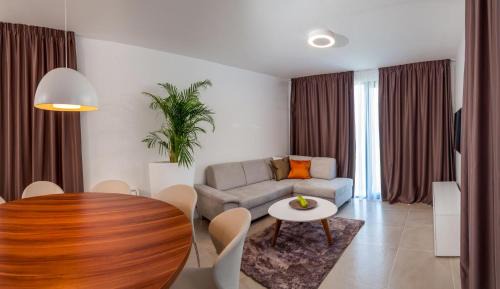 Okrug Villa | Seaview Ciovo Villa Villa Trogir Deluxe Dva 6 Beautiful Bedrooms Private Pools Sauna