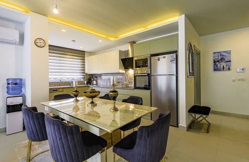 Kestel Apartment | Seaview Flat w Pool Near New Year Market in Alanya