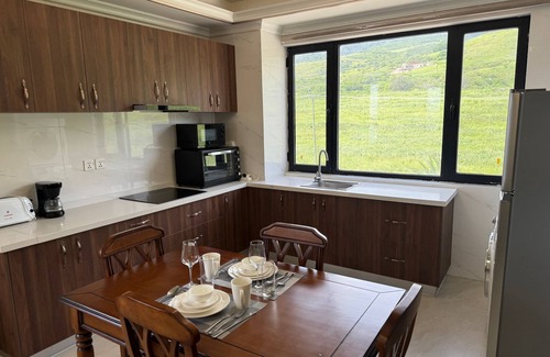 Challengers Hotel | Seaview Garden -Caribbean Light Vila