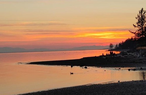 West Sechelt House | SeaView Getaway Luxury Cottage Rental, minutes from Wakefield Beach or downtown Sechelt