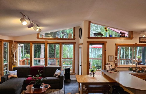 West Sechelt House | SeaView Getaway Luxury Cottage Rental, minutes from Wakefield Beach or downtown Sechelt