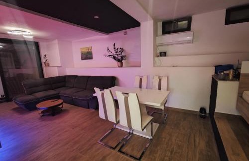 Nin Apartment | Seaview Holiday Apartment, Fresh & renovated