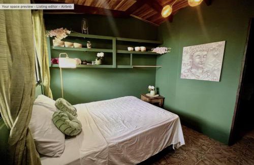 Manuel Antonio Bed & Breakfast | Seaview studio's, free breakfast & park tour