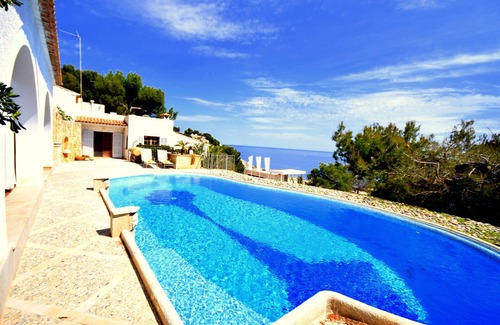 Provensals Villa | Seaview Villa in the first Line of the sea near to the beach of Font de Sa Cala