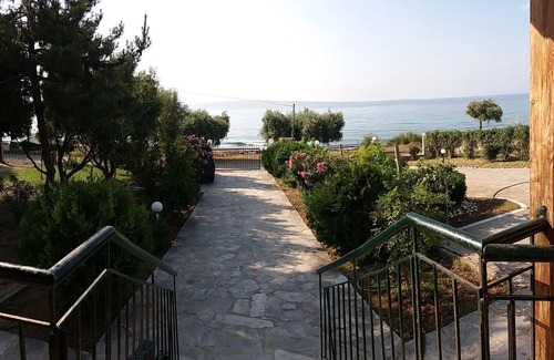 Pangaio Villa | Seaview Villa located 20 m from the beach