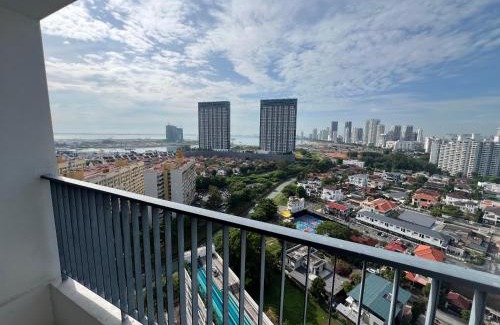Tanjung Bungah Apartment | Seaview Water Purify Cozy Comfortable for Short & Long Stay in The Landmark by Katana