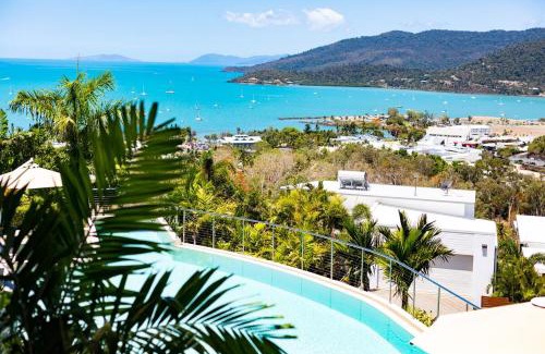 Airlie Beach Apartment | Seaviews at Searene, Spacious, Pool & Free WIFI