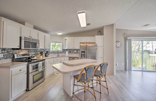 Sebastian Cottage | Sebastien Cottage w/Screened Porch, 5 Mi to Beach