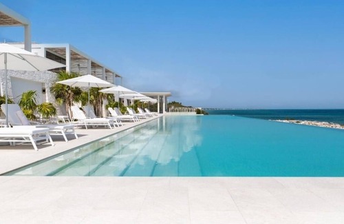 Providenciales Hotel | Secluded Oceanfront Sanctuary – Bright Suite w/Scenic Terrace