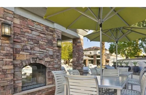Glendale Sports and Entertainment District House | Secluded 1BR Condo w Pool Ideal for Couples in Zone Luxe