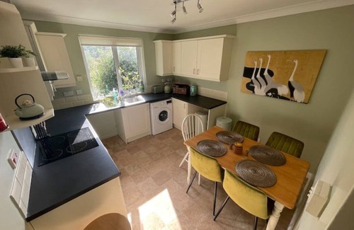 New Forest District House | Secluded 3 bed cottage in private parkland