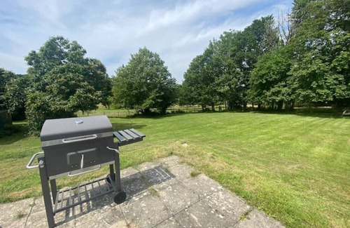 New Forest District House | Secluded 3 bed cottage in private parkland