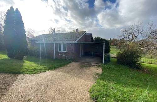 New Forest District House | Secluded 3 bed cottage in private parkland