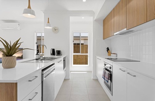 Victoria Point House | Secluded 4-Bed Retreat Mins to Beaches & Wineries