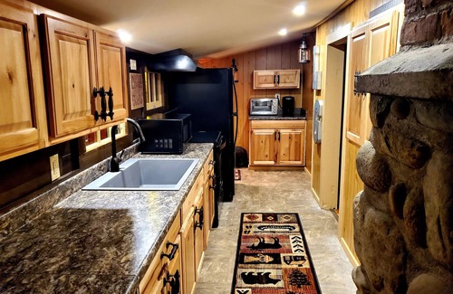 Lake George House | Secluded and Cozy Updated Twin Creeks Cabin