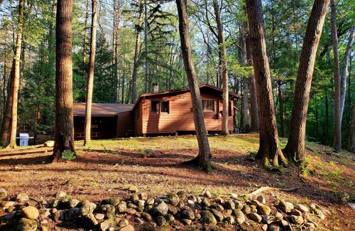 Lake George House | Secluded and Cozy Updated Twin Creeks Cabin