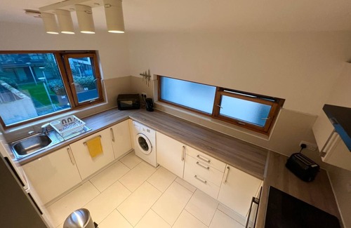 The Liberties Apartment | Secluded and spacious, 2-bedroom apartment in Dublin city center with WiFi, AC