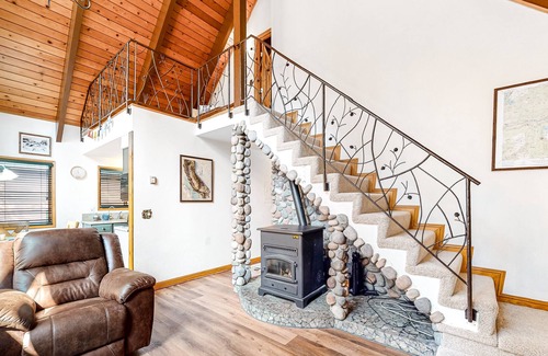 Pla-Vada Woodlands House | Secluded Chalet-Style Home w/ a Full Kitchen, Furnished Deck, & Gas Grill