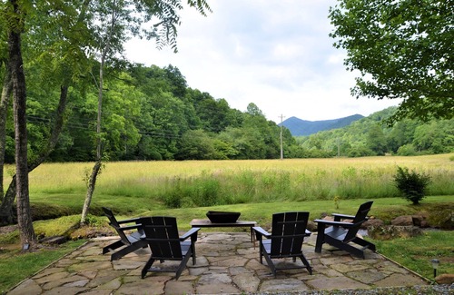 Robbinsville Cabin | Secluded Creekfront Cabin Mountain Views. Easy Access for Cars/Cycles Near TOTD