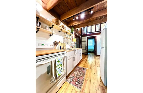 Hamilton Cabin | Secluded Creekside Luxury Cabin Callaway Gardens/FDR/Poplar Place Farm