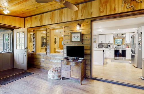 Port Orchard Cabin | Secluded dog-friendly home with private hot tub, firepit, deck, wood fireplace