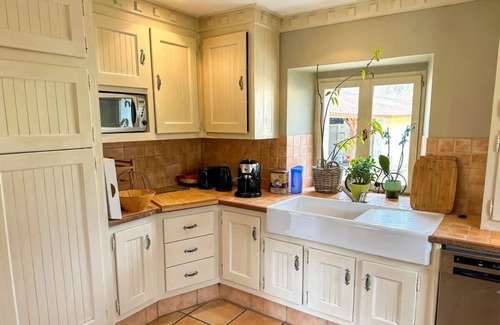 Brossac House | Secluded Getaway in the Woods Pool & Ponds