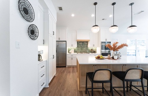 Austin House | Secluded Hill Country Luxury: Modern Vibes, Pool & 18 Miles to Austin