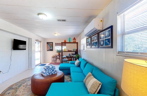Carrabelle House | Secluded home near the beach with fast WiFi and central AC - snowbirds welcome