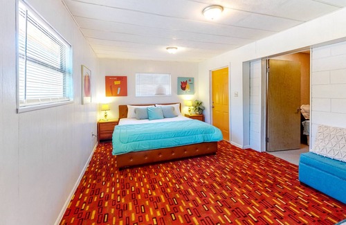 Carrabelle House | Secluded home near the beach with fast WiFi and central AC - snowbirds welcome