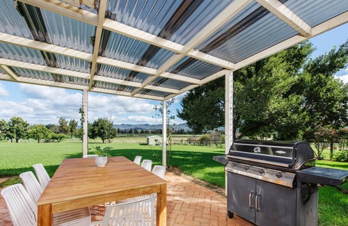 Central Mudgee House | Secluded Home with BBQ, Idyllic Views Over Mudgee